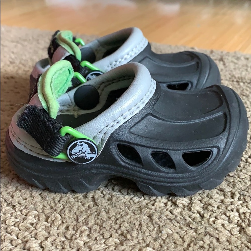 Crocs size 4-5 Toddler Shoes Velcro adjustability